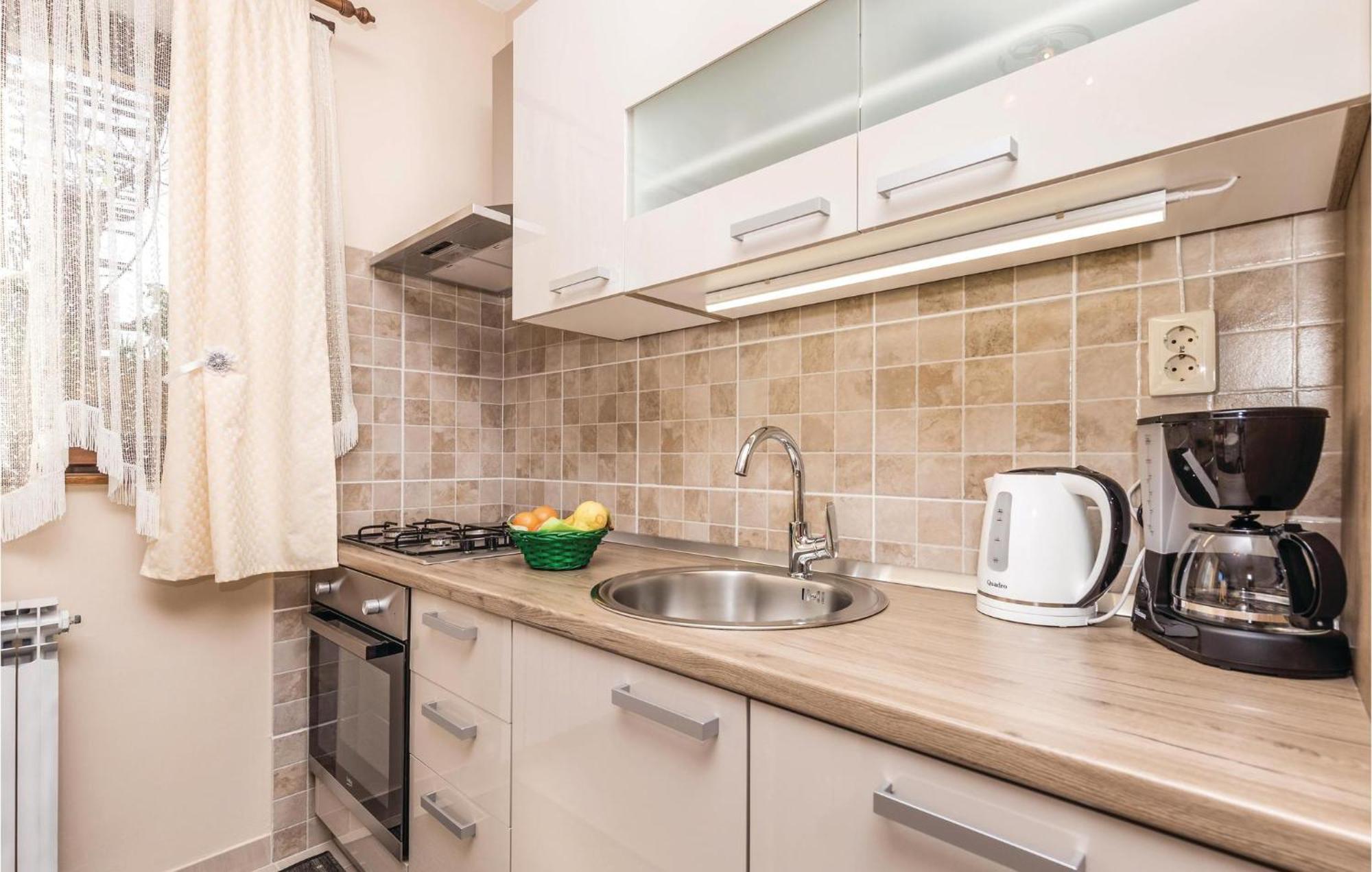 Cozy Apartment In Lovran With Kitchen Ngoại thất bức ảnh